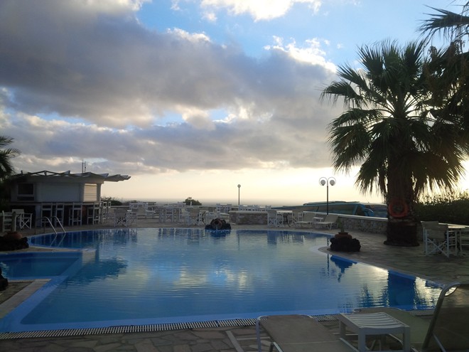 Nắng bắt đầu lên, gió mát chứ không còn lạnh. Đó là một trong những bữa ăn thảnh thơi, vui vẻ, đẹp và ngon miệng nhất tôi từng có.